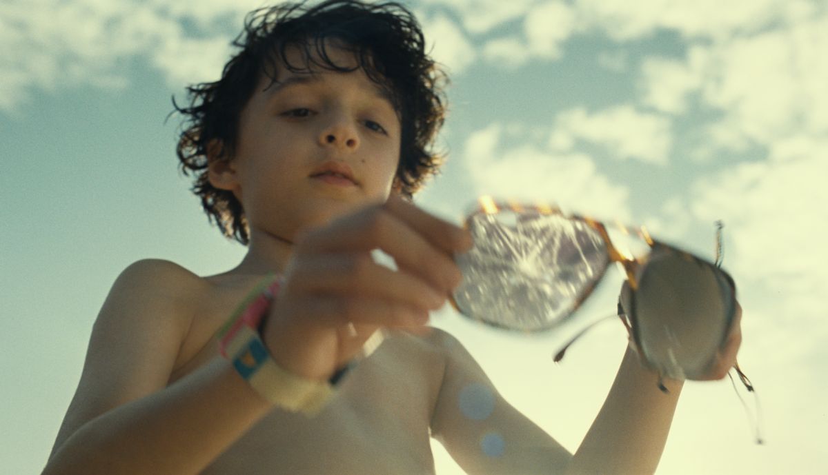 Crítica de “Viejos”, la playa que envejece de M. Night Shyamalan