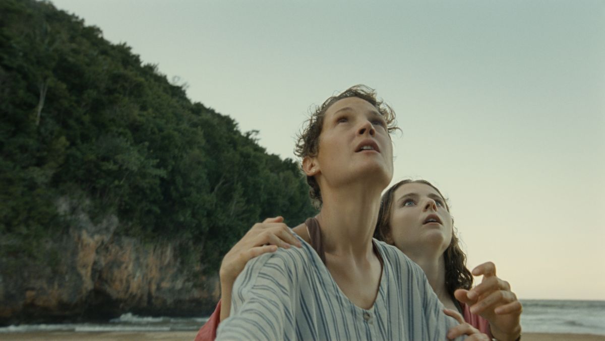 Crítica de “Viejos”, la playa que envejece de M. Night Shyamalan