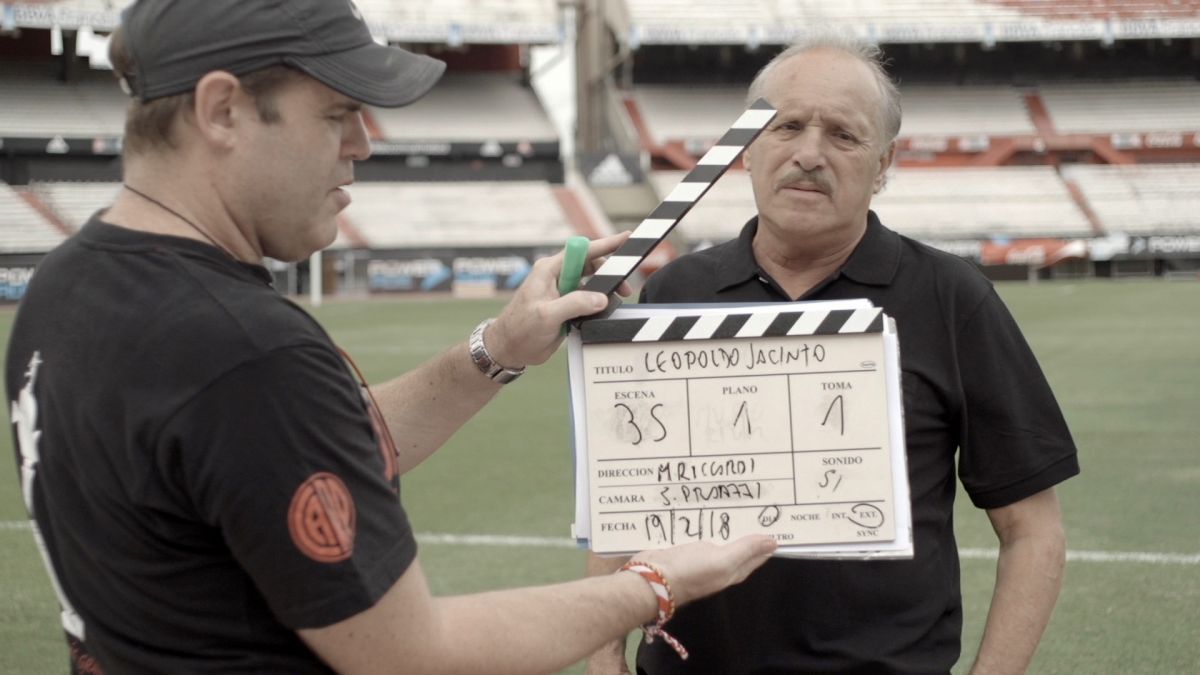 Matías Riccardi y su retrato de Leopoldo Jacinto Luque, campeón del mundial 78
