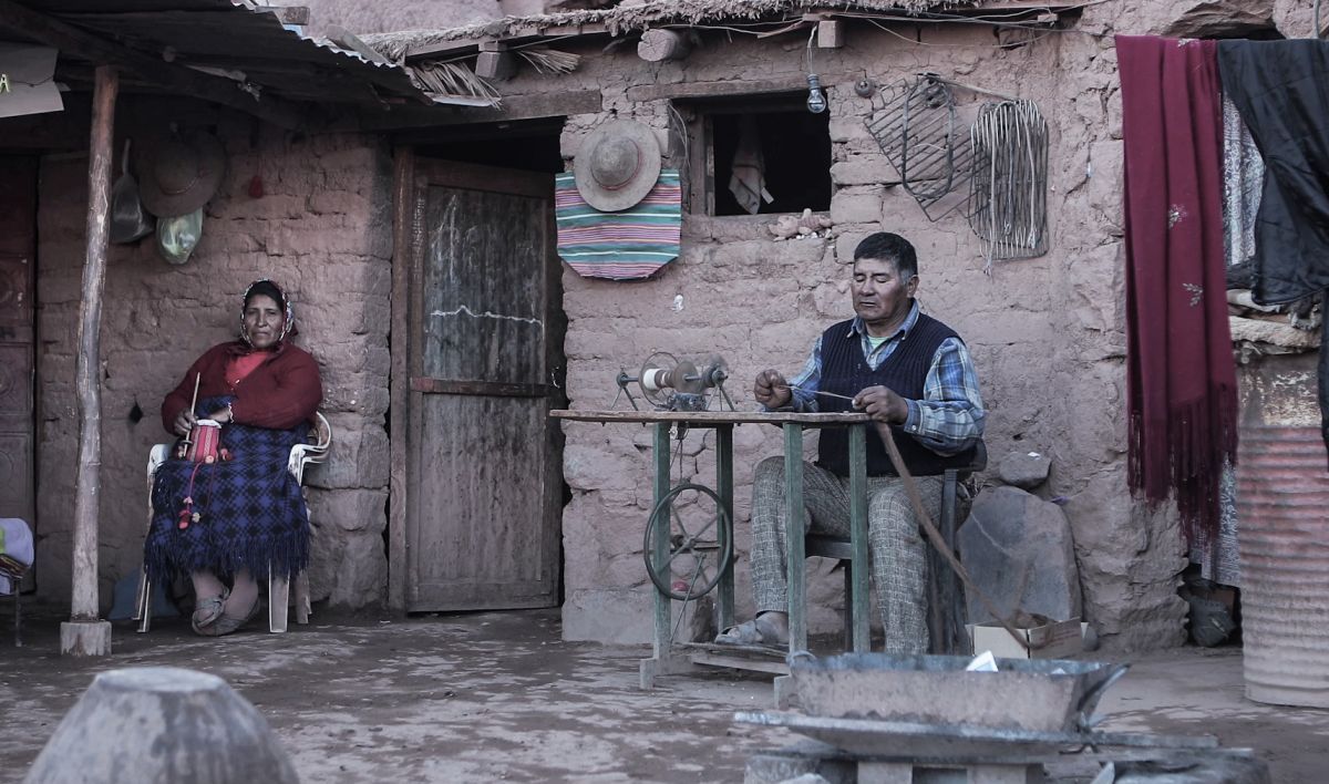 Crítica de “En el nombre del litio”, de Tian Cartier y Martín Longo, los huesos del mar