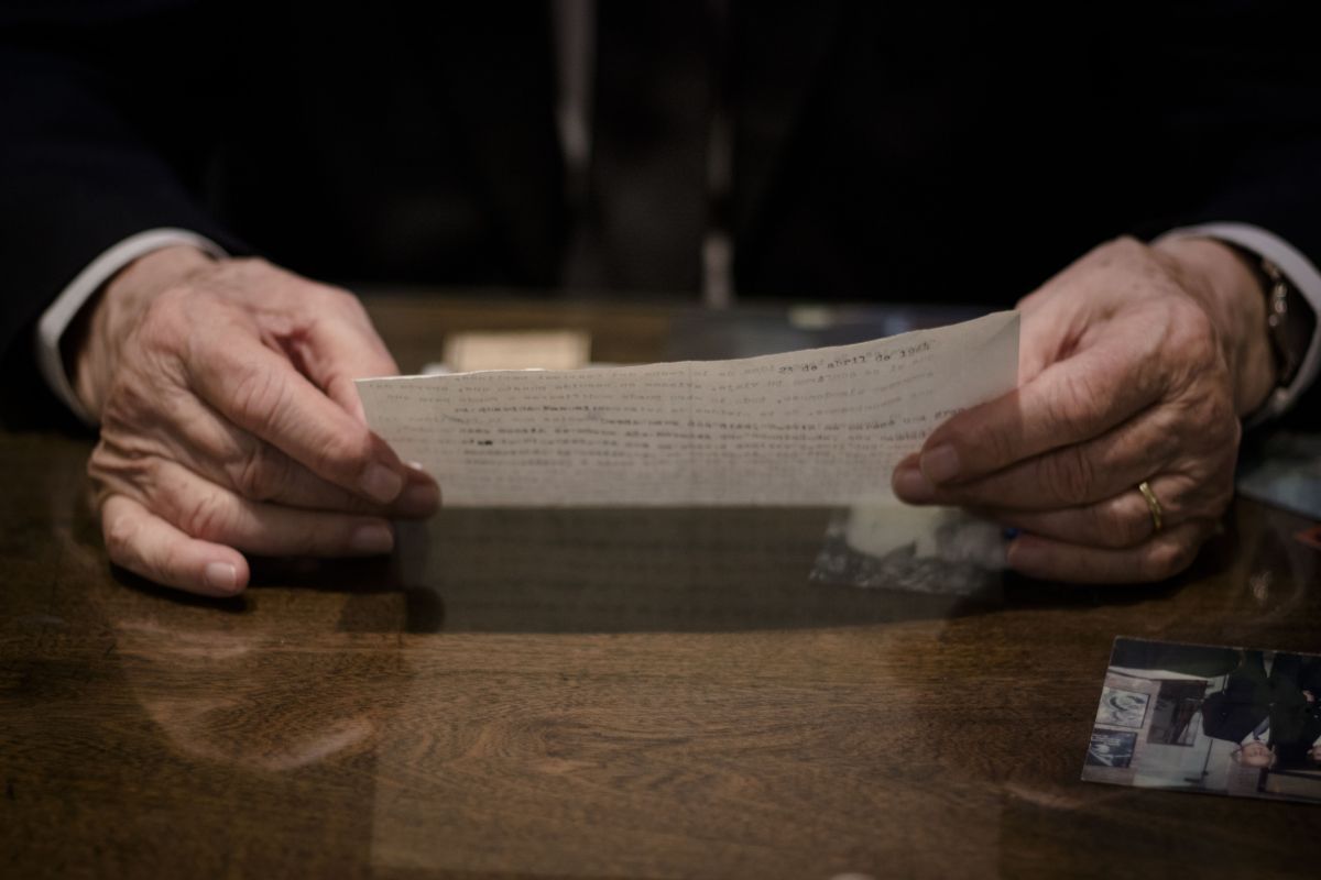 Crítica de "Cortázar y Antin: Cartas iluminadas", un encuentro epistolar de  Cinthia Rajschmir