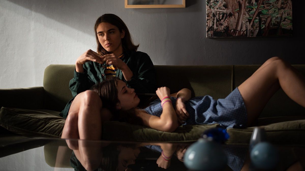 Lola Abraldes, Malena Filmus y Franco Rizzaro conforman un triángulo de deseo, represión y tensión