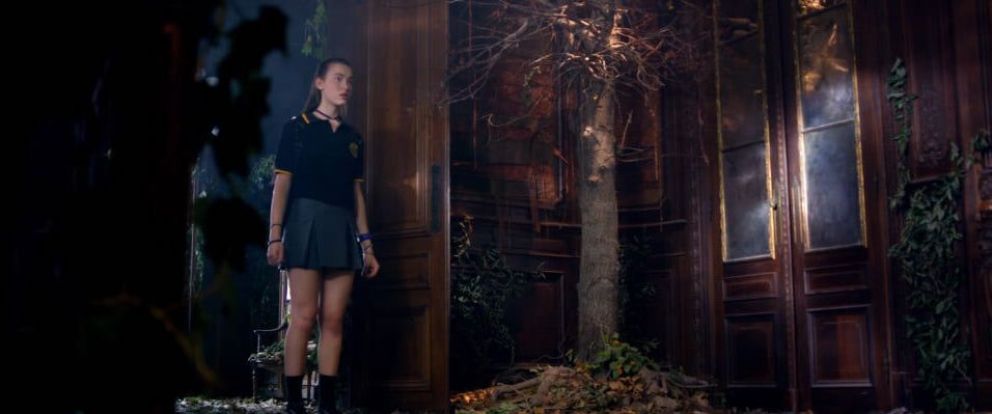 Crítica de “La chica más rara del mundo”, Mariano Cattaneo desanda los pasos de una adolescente