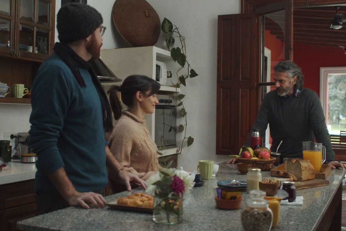 Crítica de “Finde” la pesadilla de Malena Pichot y Julián Lucero en el campo