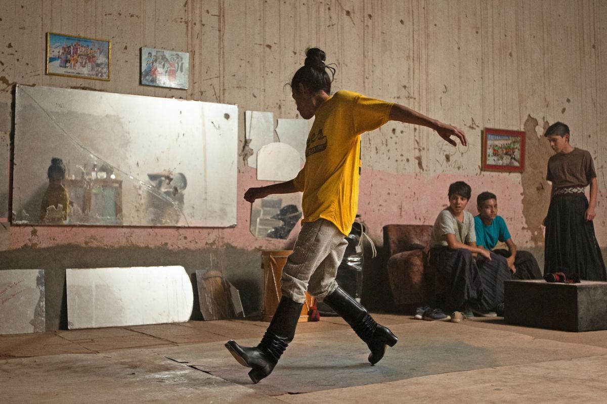 Crítica de "Karnawal", el difícil camino hacia la adultez en un drama ascético