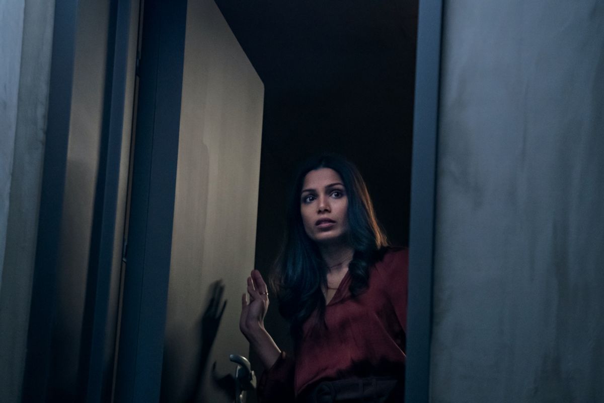 Crítica de “Intrusión”, entretenido y convencional thriller psicológico con Freida Pinto