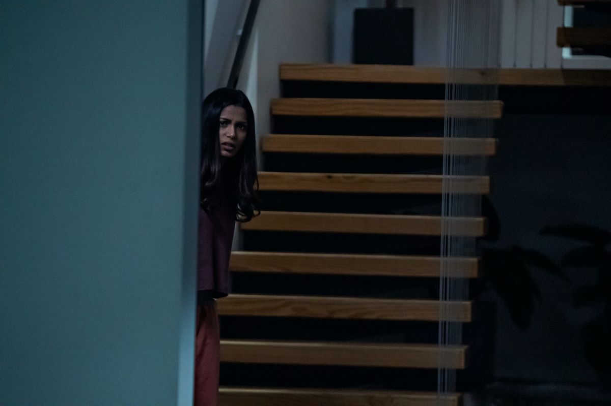 Crítica de “Intrusión”, entretenido y convencional thriller psicológico con Freida Pinto