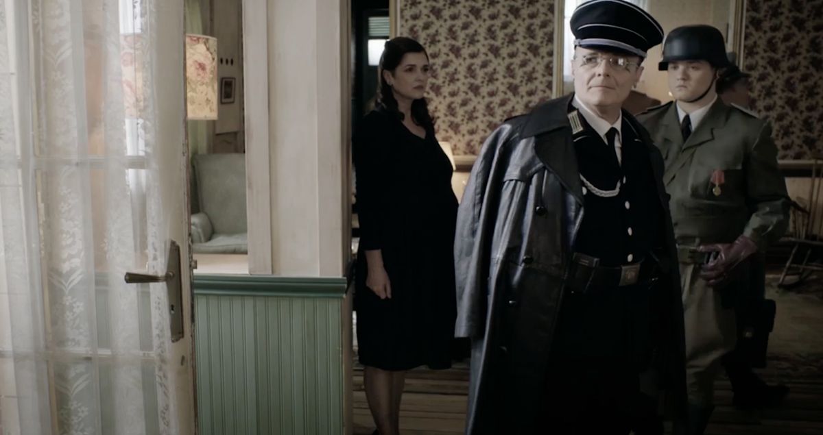Crítica de "Sola", una misteriosa distopía de José Cicala con Araceli González