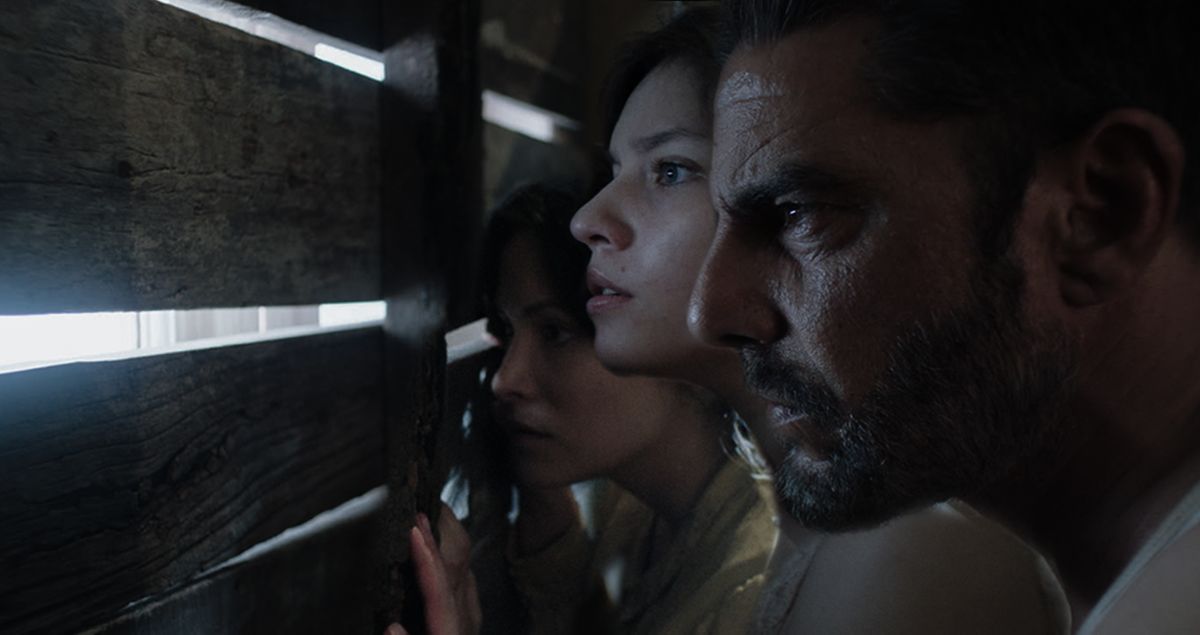 Crítica de "Sola", una misteriosa distopía de José Cicala con Araceli González
