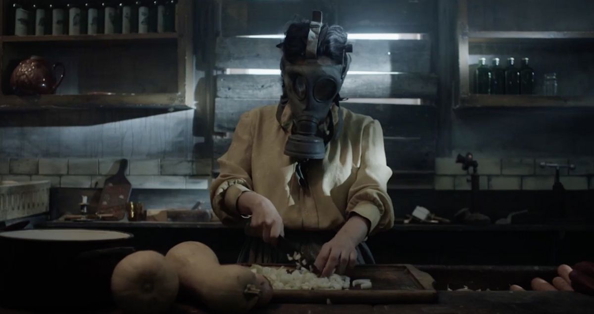Crítica de "Sola", una misteriosa distopía de José Cicala con Araceli González