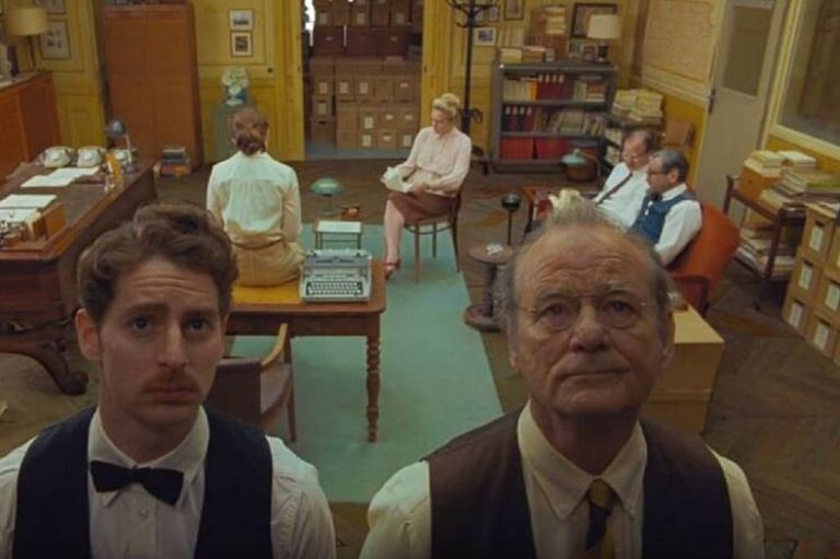 Crítica de "La crónica francesa", el brillante y desbordante mundo de Wes Anderson