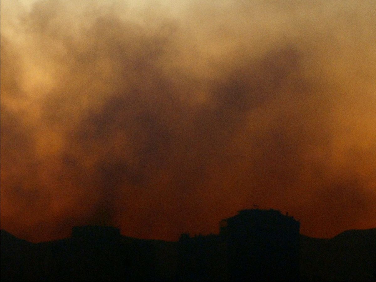 Crítica de "El cielo está rojo", la tragedia carcelaria chilena por Francina Carbonell