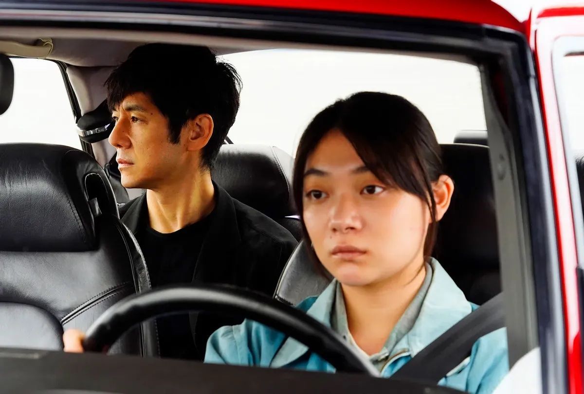Crítica de “Drive my car”, el melancólico film de Ryûsuke Hamaguchi basado en el cuento de Haruki Murakami