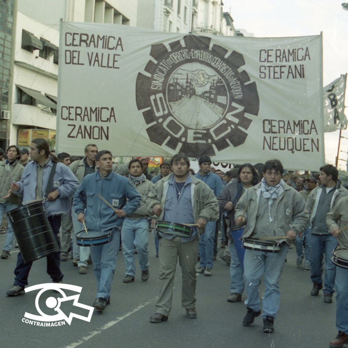 Muestra de videos, fotografías, gráfica y archivos sobre el 2001 curada por Contraimagen