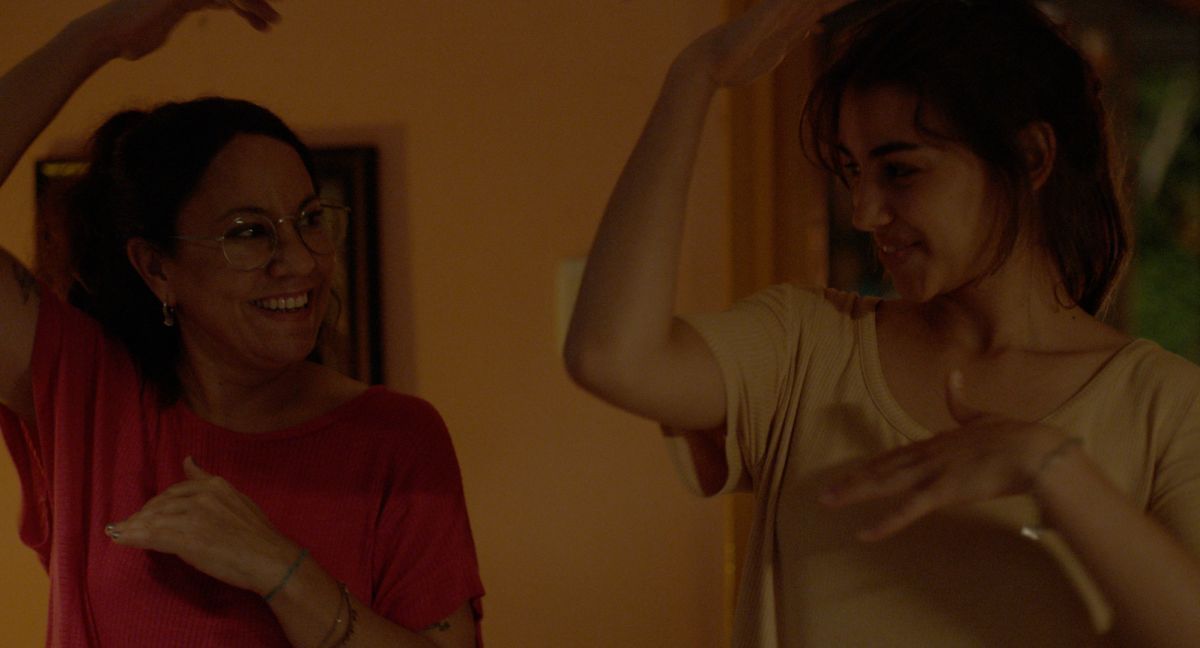 Crítica de “Ese fin de semana” el viaje al pasado de Mara Pescio con la cantante Miss Bolivia