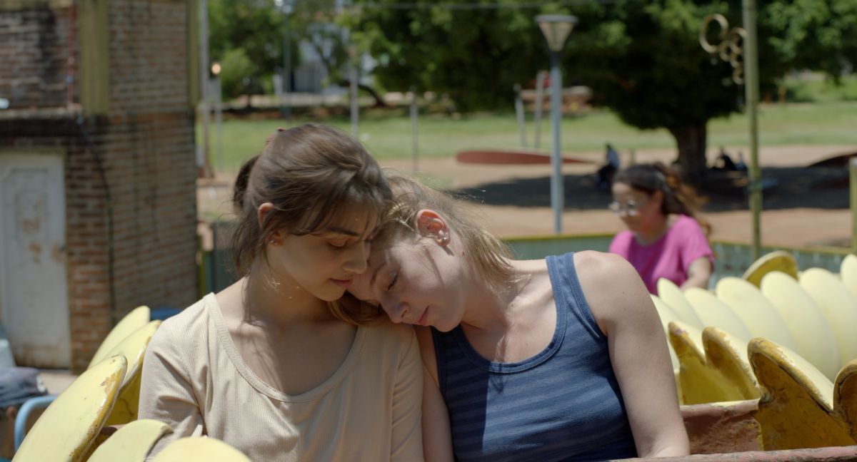 Crítica de “Ese fin de semana” el viaje al pasado de Mara Pescio con la cantante Miss Bolivia