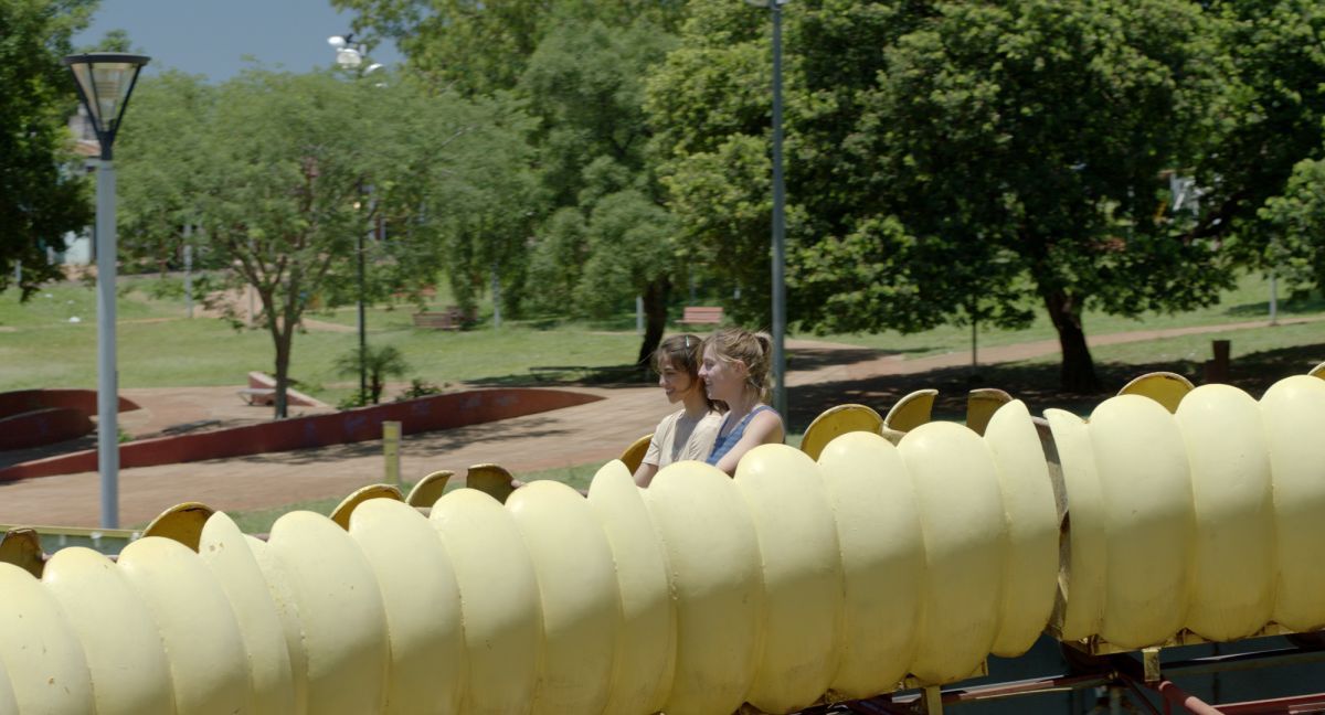 Crítica de “Ese fin de semana” el viaje al pasado de Mara Pescio con la cantante Miss Bolivia