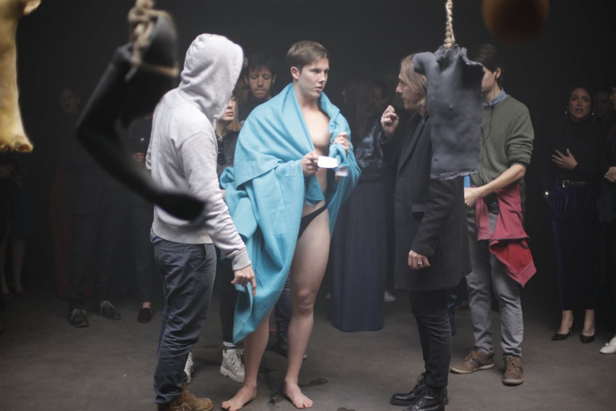 Felipe Gómez Aparicio indaga en la fragilidad detrás de la fuerza de un fisicoculturista