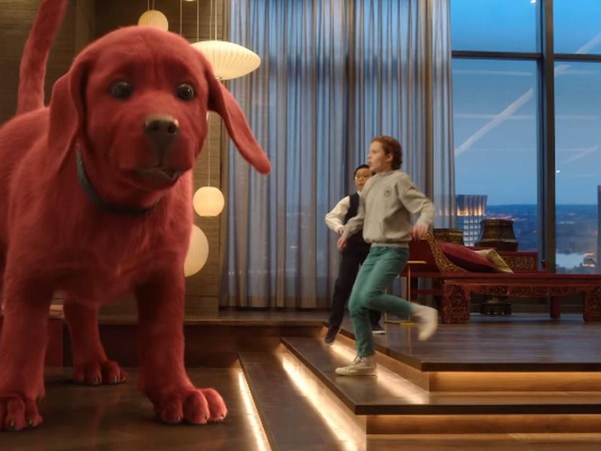 Crítica de “Clifford, el gran perro rojo”, la versión live action del clásico personaje