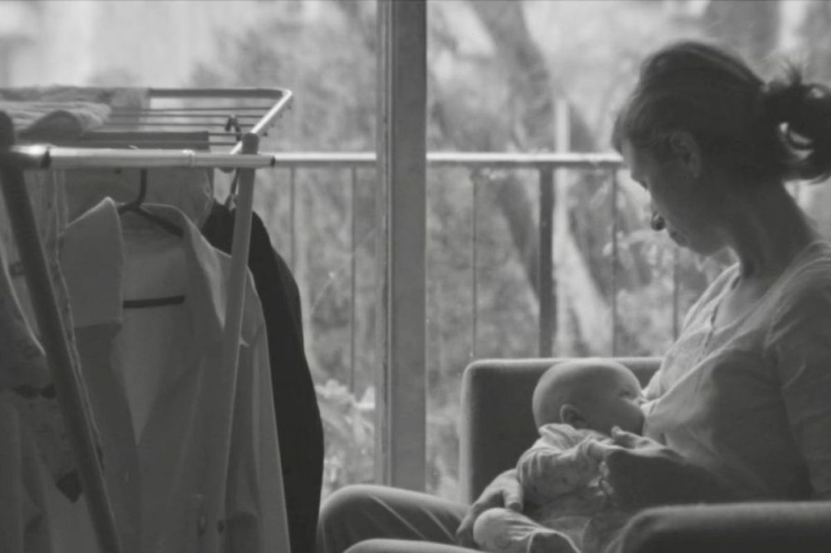 Crítica de "Años cortos, días eternos", la compleja tarea de la maternar según Silvina Estévez