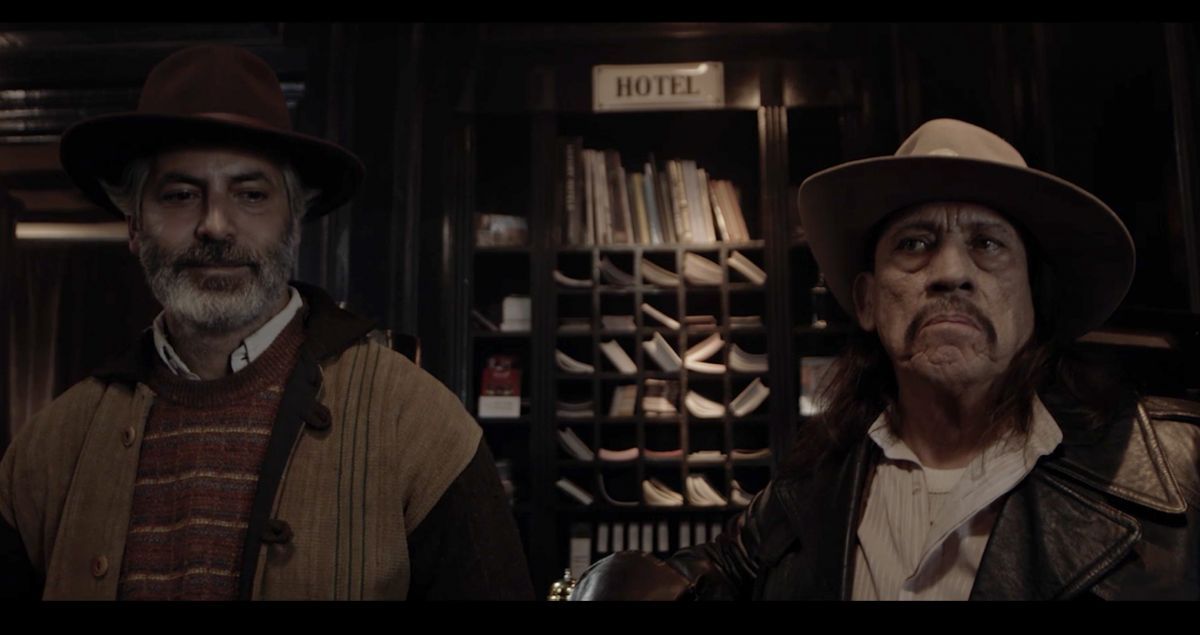Crítica de “La Sombra del Gato”, la extraña película argentina con Danny Trejo