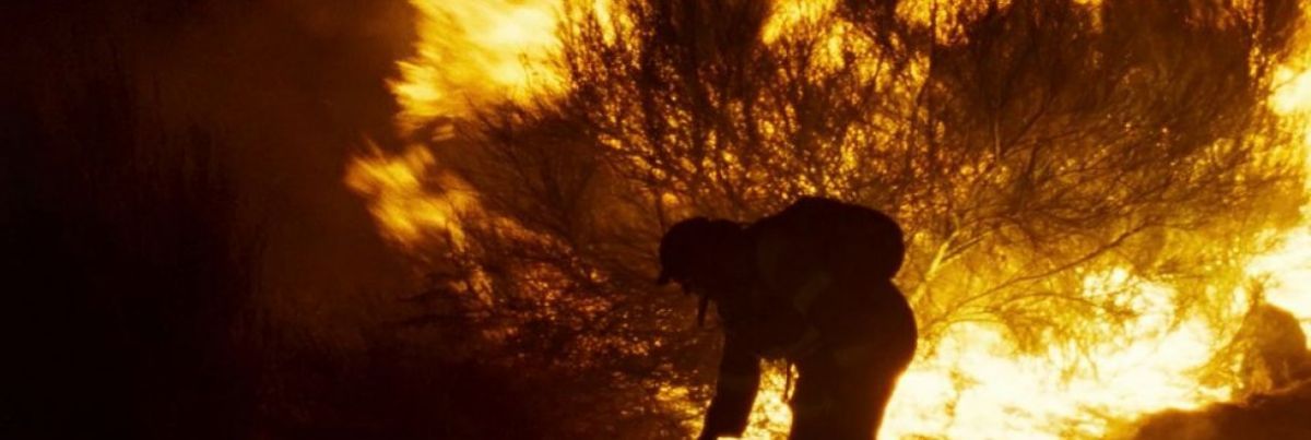 Crítica de "Lo que arde", el incendio según Oliver Laxe