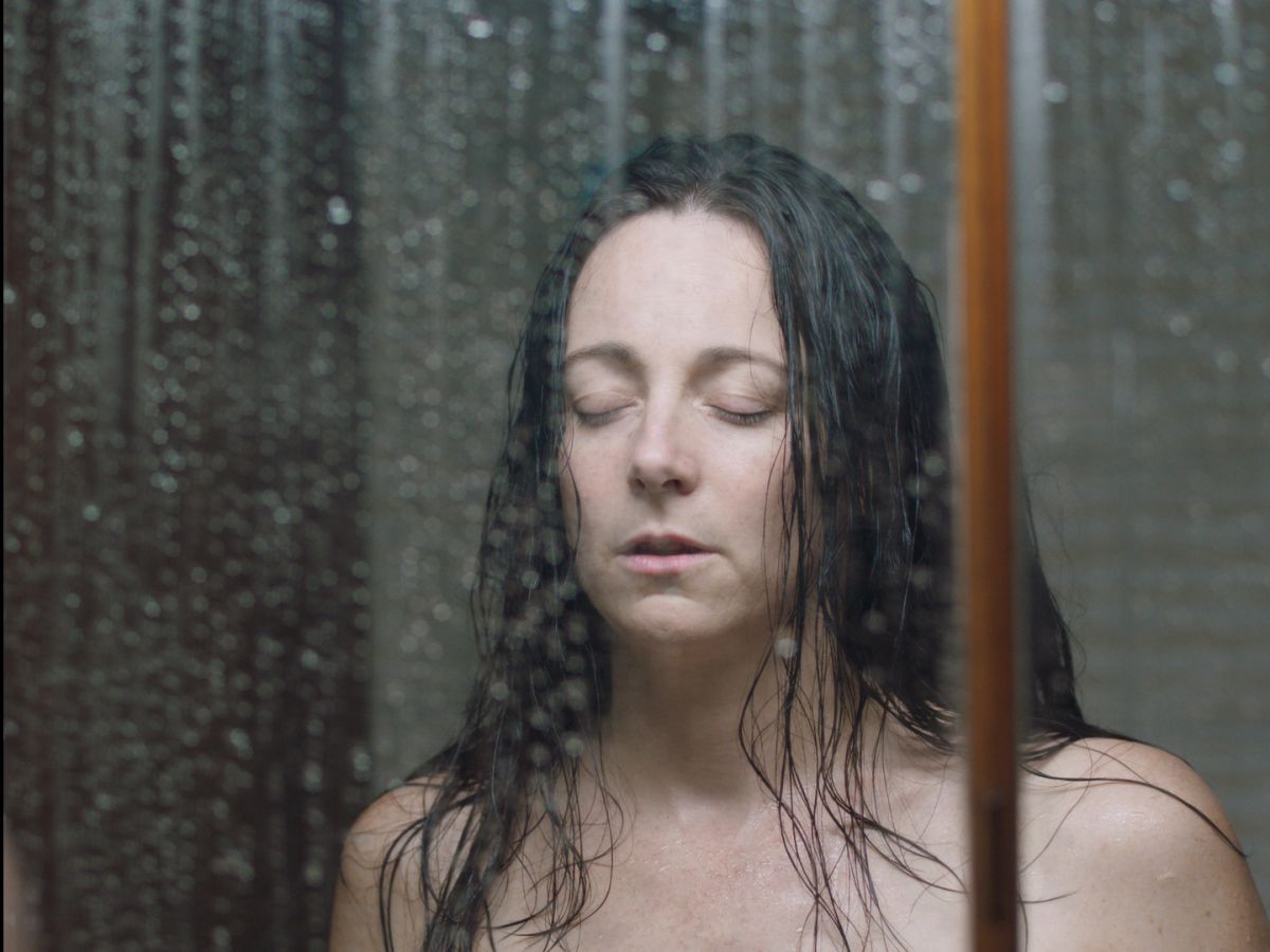 Crítica de "Un crimen común" y la coherencia estética de Francisco Márquez