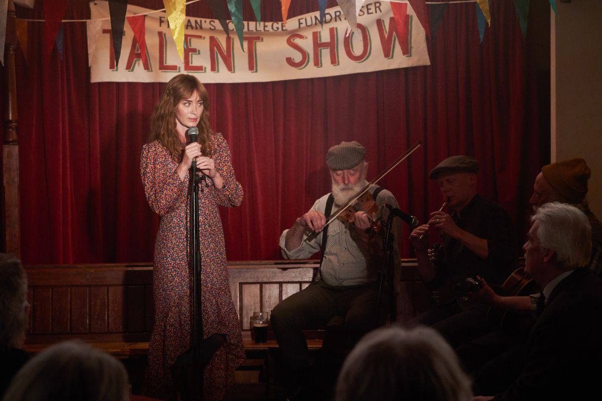 Crítica de “Amor en las montañas”, con Emily Blunt, una película del siglo pasado