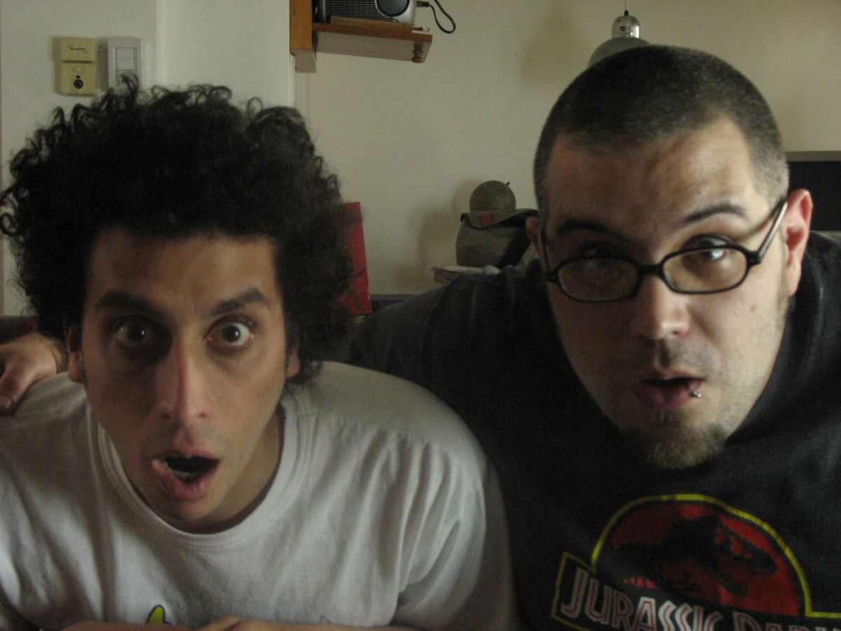 Crítica de “Los visionadores”, de Néstor Frenkel, el culto al cine argentino en VHS