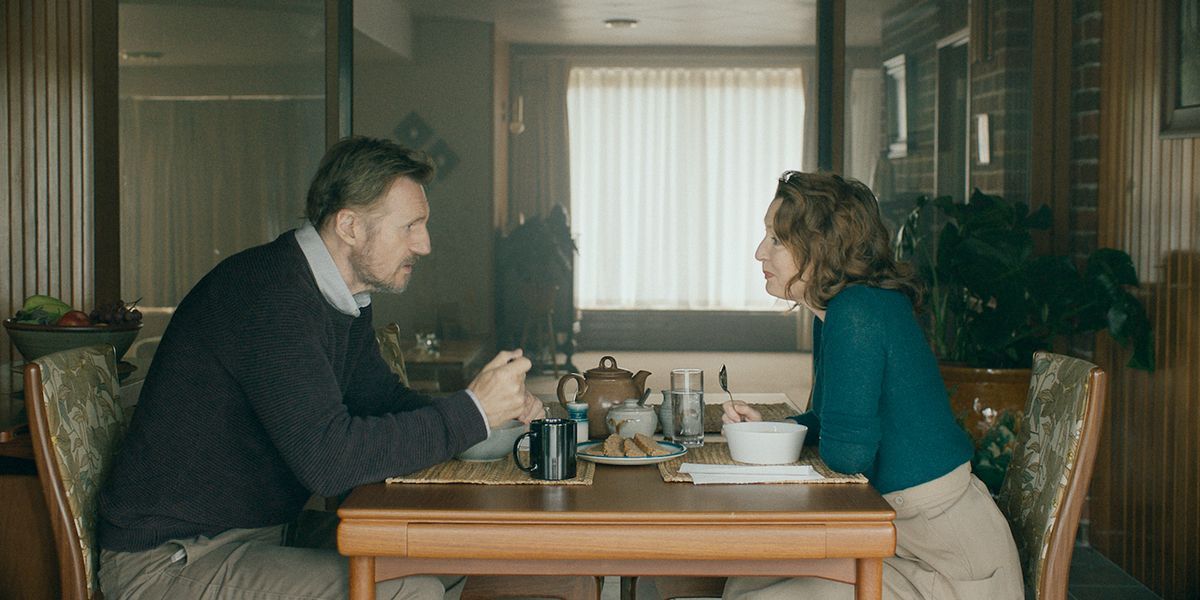 Crítica de “Un amor extraordinario”, Liam Neeson deja la acción por una romántica