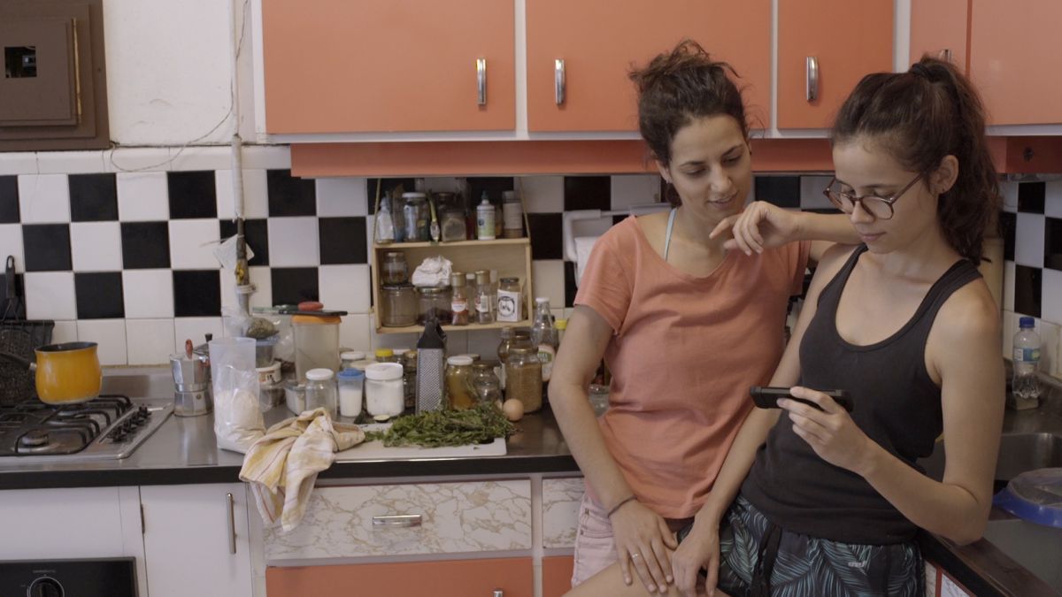 Crítica de "Dopamina", autorretrato documental corporal de Natalia Imery Almario 