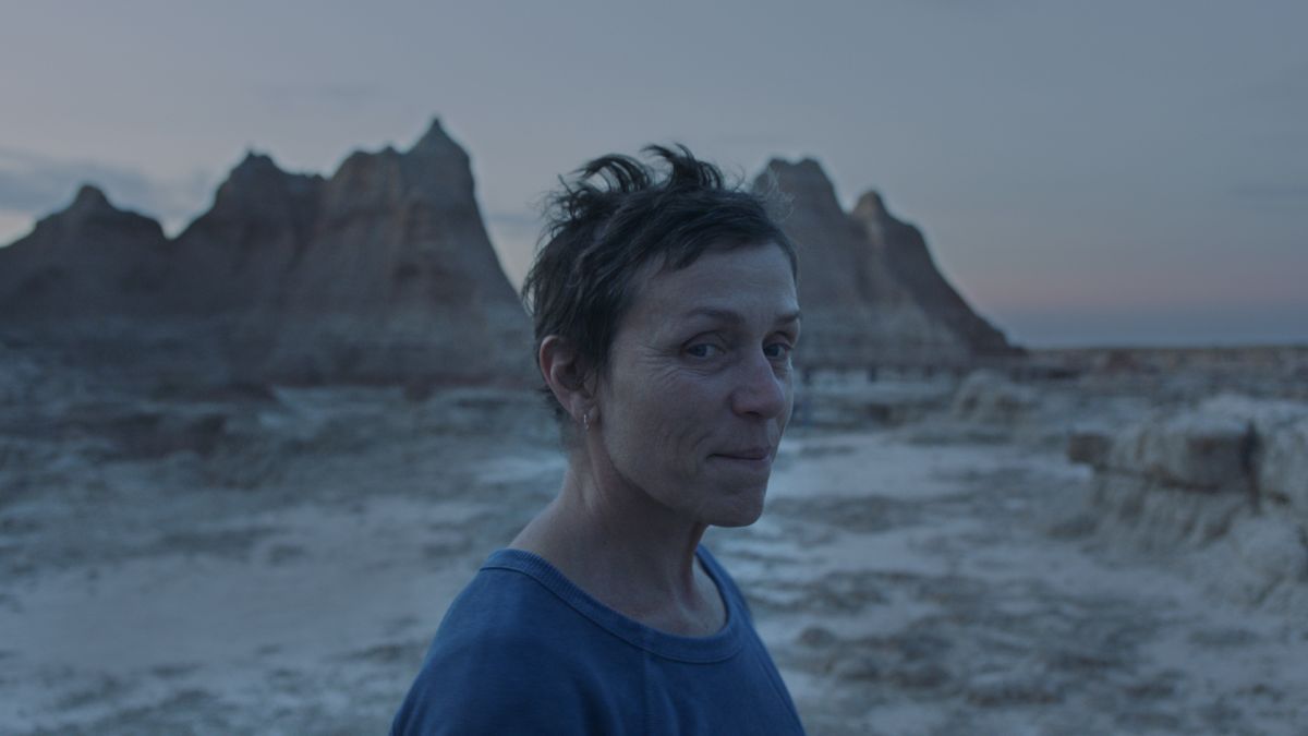 Crítica de “Nomadland”, de Chloé Zhao con una efectiva Frances McDormand