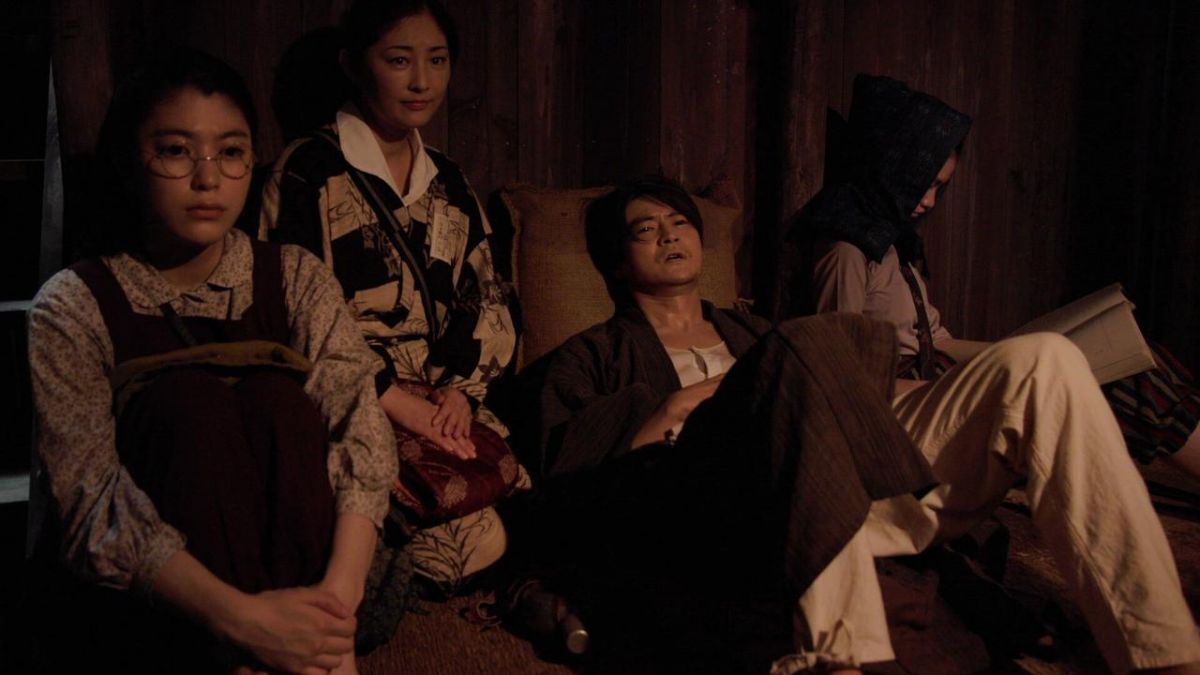 Crítica de “Labyrinth of Cinema”, la historia de la guerra a través del cine japonés