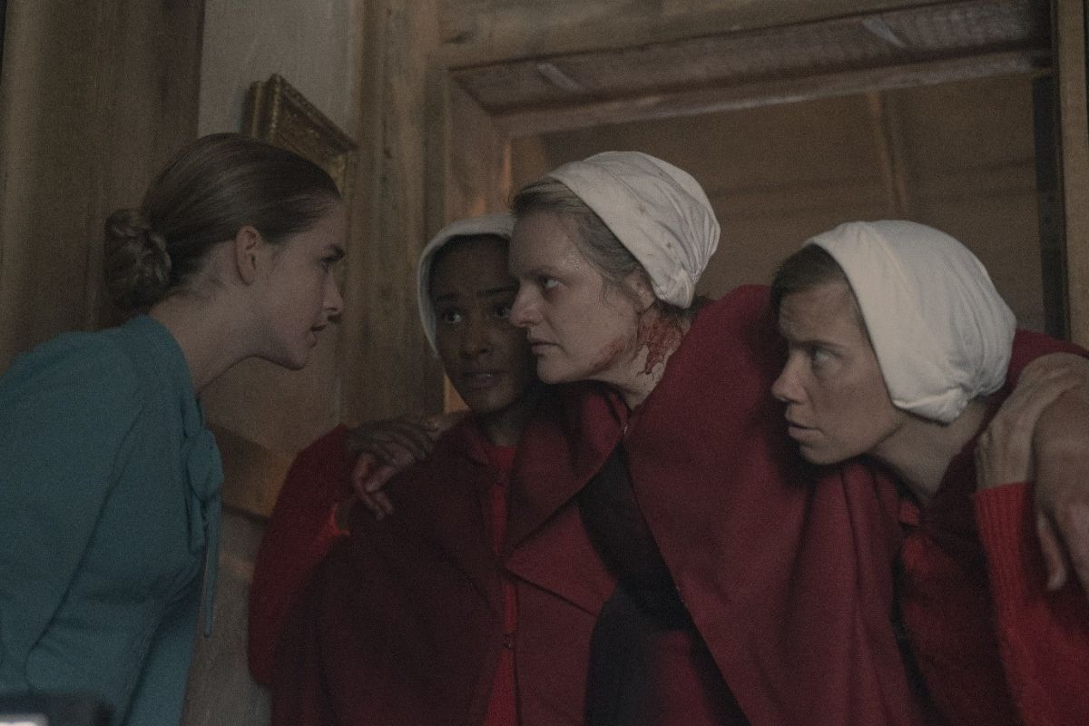 Crítica de la cuarta temporada de “The Handmaids Tale”, barajar y dar de nuevo