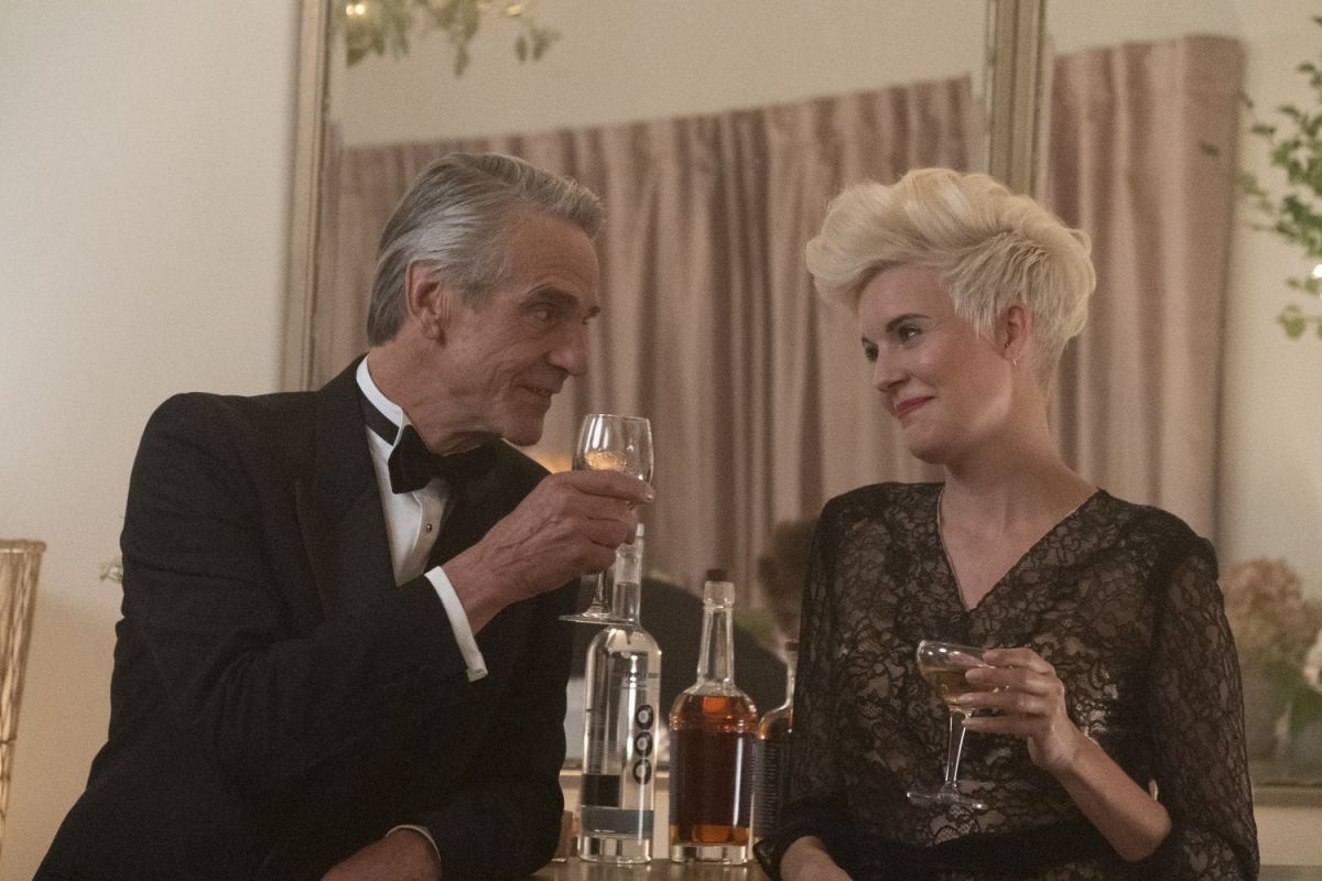 Crítica de “Amor, bodas y otros desastres”,  Diane Keaton y Jeremy Irons, sin amor ni sentido