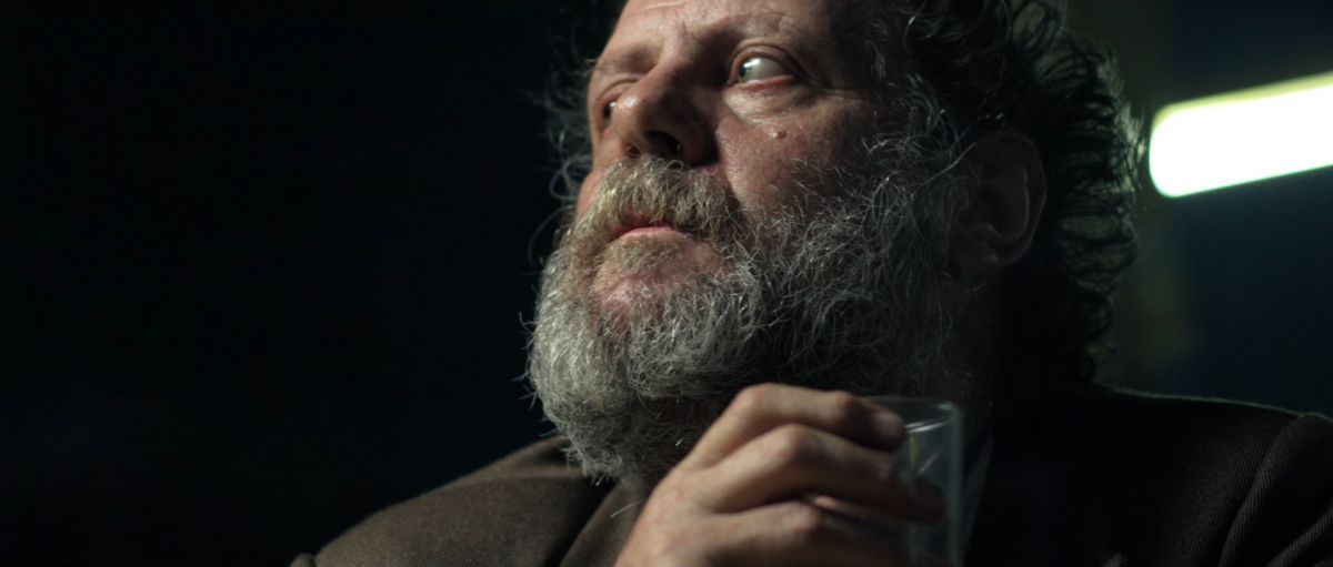 Crítica de “Bigli”, el antihéroe de Nicolás Tacconi protagonizado por Luis Luque
