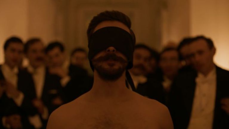 Crítica de "El baile de los 41" y la homofobia mexicana a flor de piel