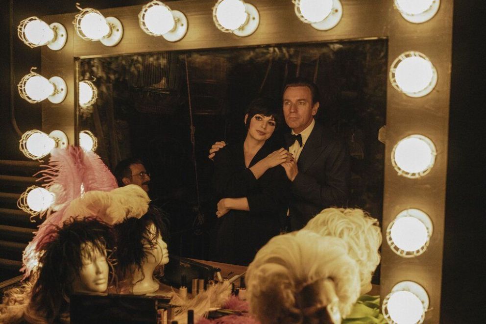 Crítica de "Halston", la controvertida biopic de Ryan Murphy sobre el diseñador que vendió su nombre