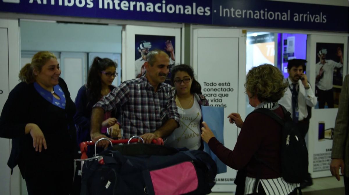 Crítica de “13.000 km de Siria”, de Fernando Lojo, el drama de los refugiados sirios en Argentina