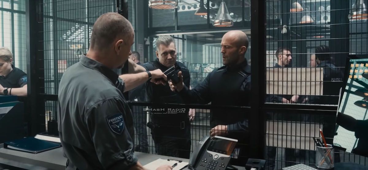 Crítica de “Justicia implacable” acción con Jason Statham dirigida por Guy Ritchie
