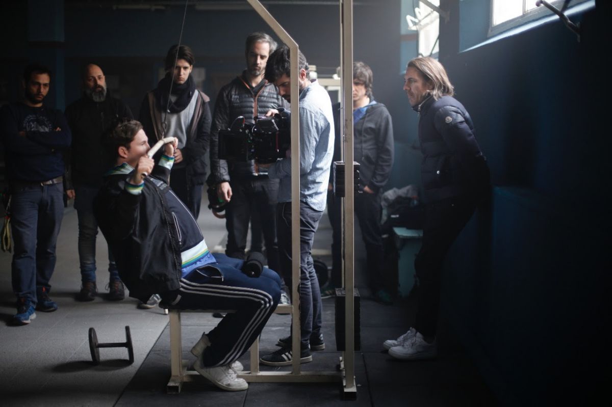 Felipe Gómez Aparicio indaga en la fragilidad detrás de la fuerza de un fisicoculturista