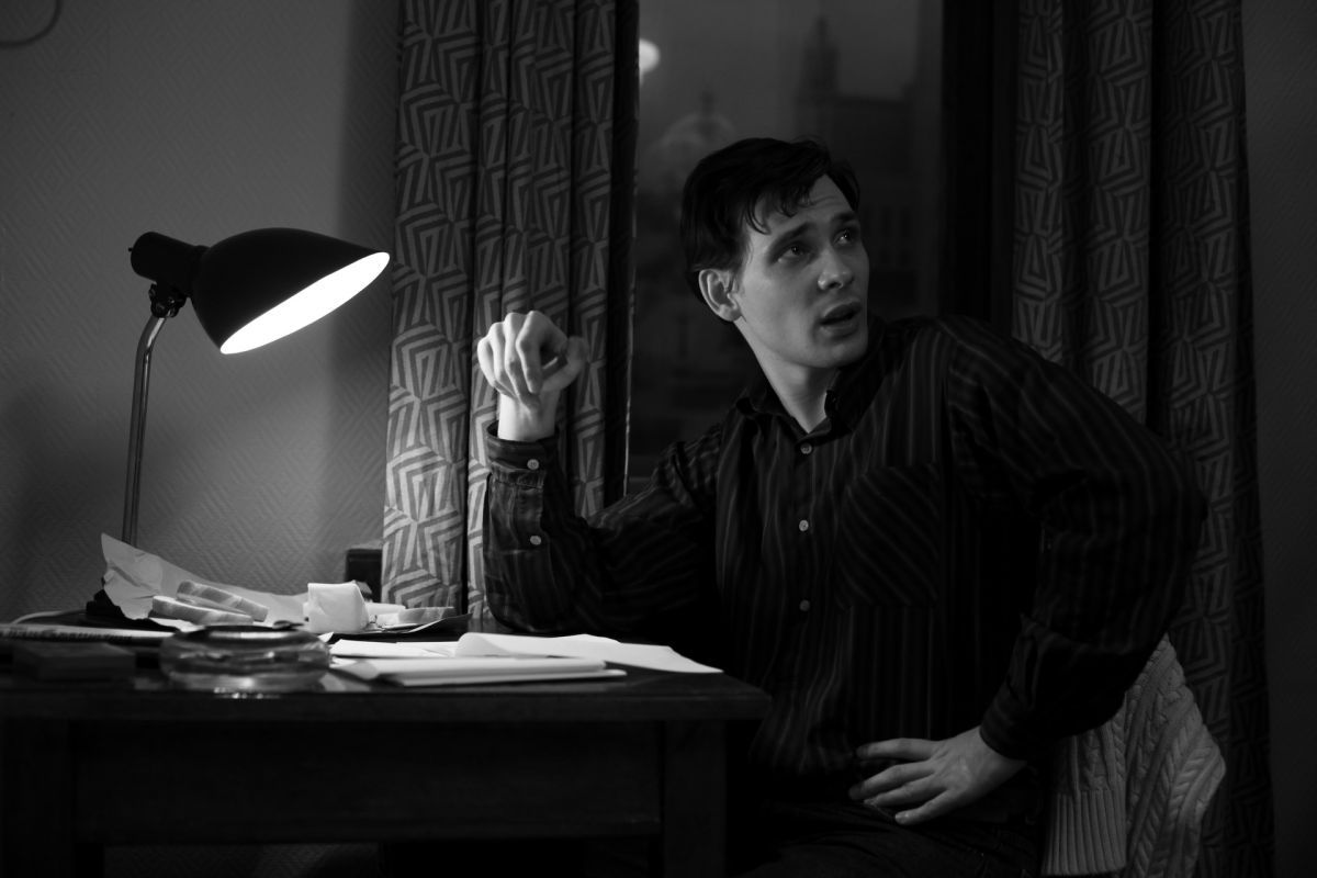 Crítica de “El francés”, revisionismo histórico ruso sobre la vida cultural clandestina en la URSS