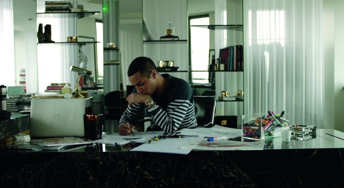 Crítica "Olivier Rousteing, el huérfano prodigio", el joven diseñador que buscaba su identidad