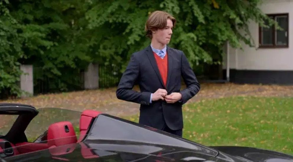 Crítica de "Jóvenes altezas 2", una historia de amor LGBTQI+  entre "The Crown" y "Élite"