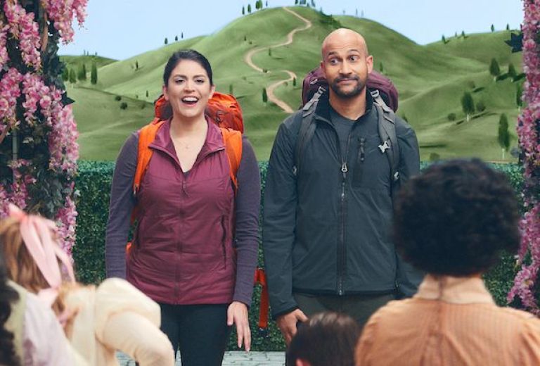 Crítica de la serie “Schmigadoon!” parodia y homenaje a los musicales de la época dorada