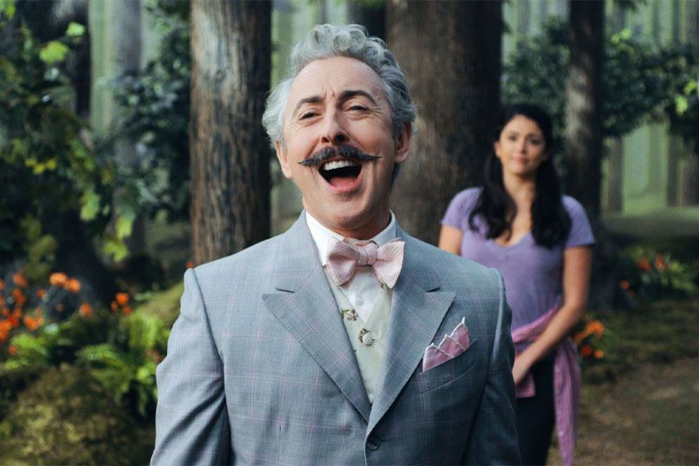 Crítica de la serie “Schmigadoon!” parodia y homenaje a los musicales de la época dorada